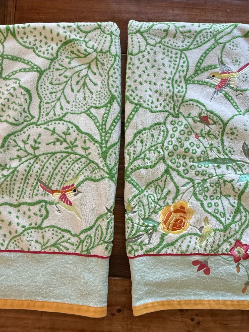 ANTHROPOLOGIE Bath Towels Embroidered Birds Floral Flower Set of 2.
